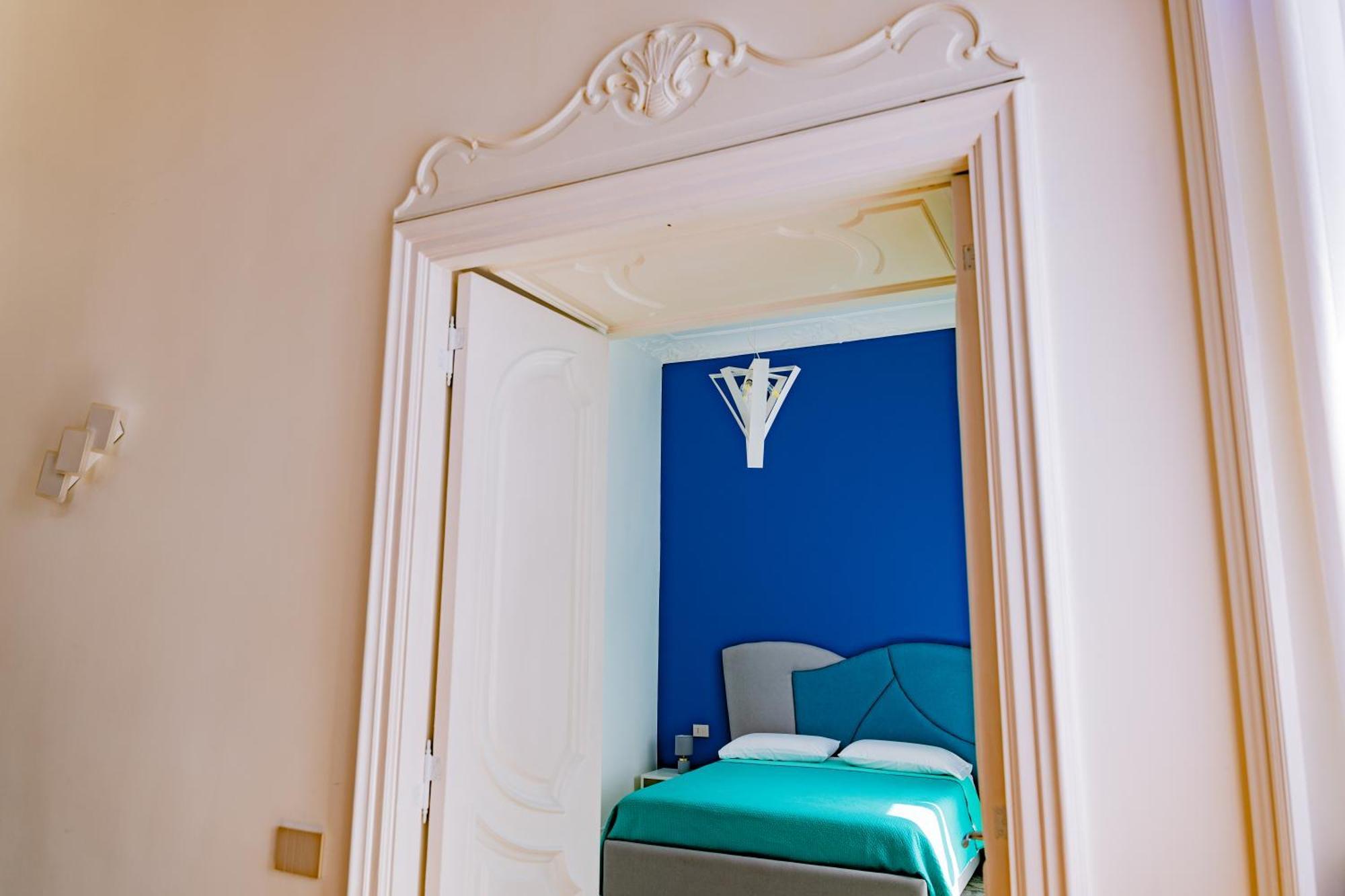 Pama Luxury & * Naples